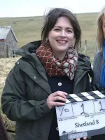 DS Alison McIntosh Shetland S08 Green Jacket - Image 2
